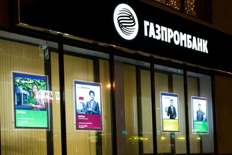 Оформление банка световыми панелями crystal