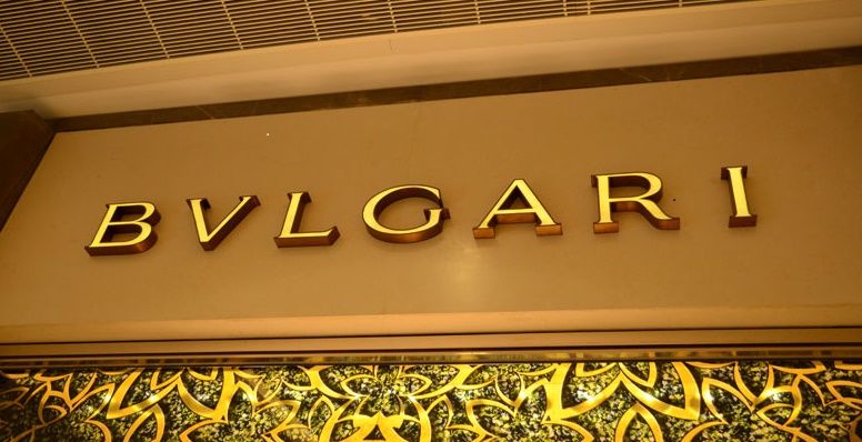 Вывеска из нержавеющей стали с лицевой подсветкой