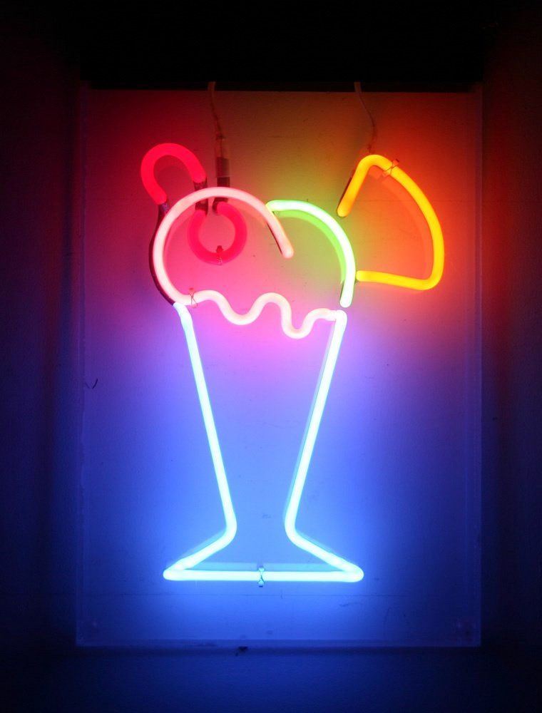 Неоновая рекламная вывеска для кафе бара от Заметно - коктейль