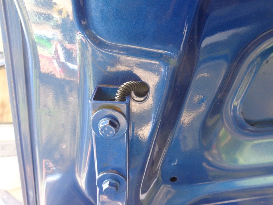 Убираем в гофру проводку для шашек такси