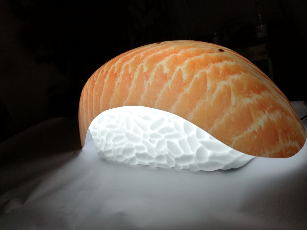 Световой рекламный короб на крышу автомобиля в виде суши.