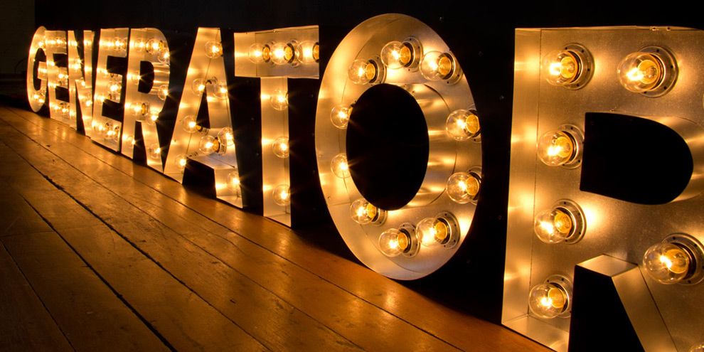 Винтажная вывеска с ретролампами