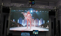 Видео вывеска для сцены концертного зала