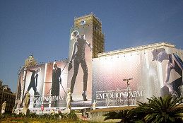 Брандмауер для рекламы бренда