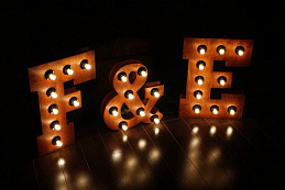 Две буквы и амперсанд 50 см.