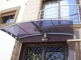 Козырек над входом. Поликарбонат.