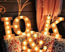 Комплект из двух любых букв и знака "&" (50 см.)