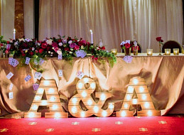 Две буквы и знак "амперсанд" из дерева 50 см.