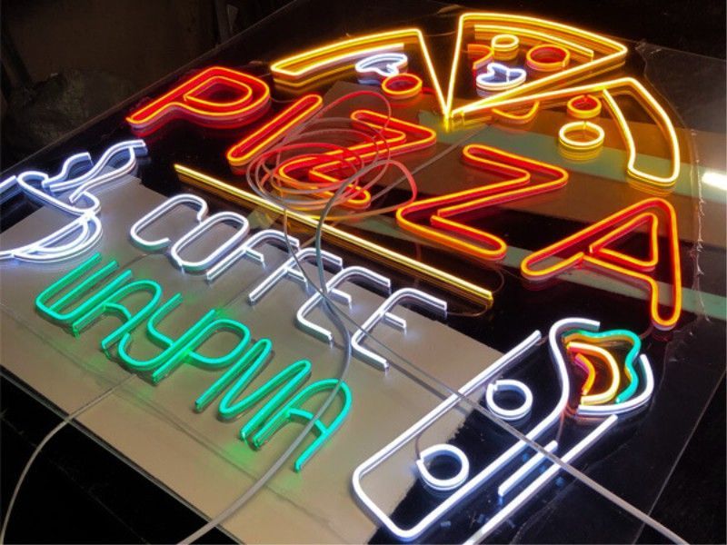 Вывеска из гибкого неона на заказ